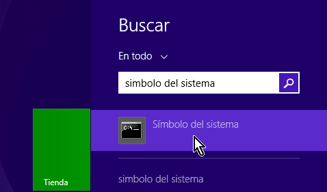 Buscando el símbolo del sistema o la consola en cómo eliminar el perfil de una red Wi-Fi en Windows 8