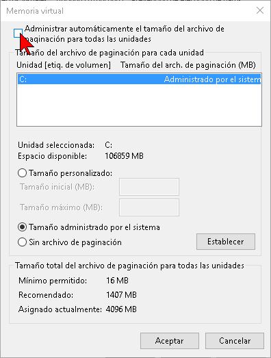 Desmarcando la casilla para administrar manualmente la memoria virtual en Windows 10