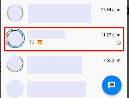 Selecciona el chat de Messenger donde se encuentra el mensaje que quieres eliminar